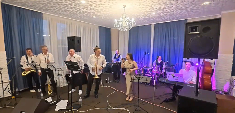 Музиканти Alex Dixie Band Orchestra на презентації компанії у Києві з елегантною джазовою програмою