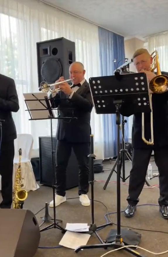Джазовый оркестр Alex Dixie Band Orchestra исполняет свинг, диксиленд и ретро джаз на праздничном банкете