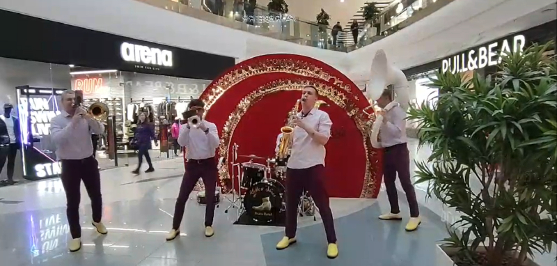 Ансамбль духових інструментів Yellow Shoes на дні народження у Києві з живим джазовим шоу