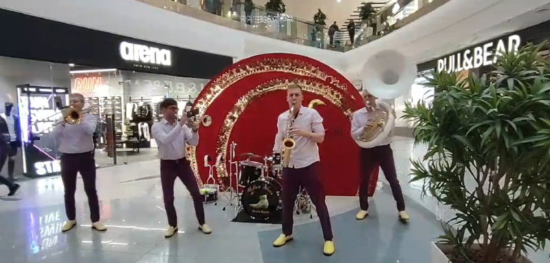 Духовой оркестр Yellow Shoes исполняет ретро композиции и популярные каверы на праздничном банкете в Киеве
