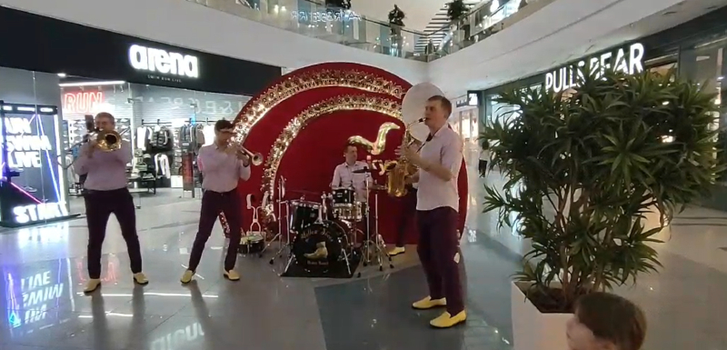 Ансамбль духовых инструментов Yellow Shoes на дне рождения в Киеве с живым джазовым шоу