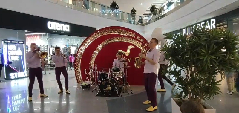 Джазовый оркестр Yellow Shoes исполняет мировые хиты в авторских джазовых аранжировках на корпоративе
