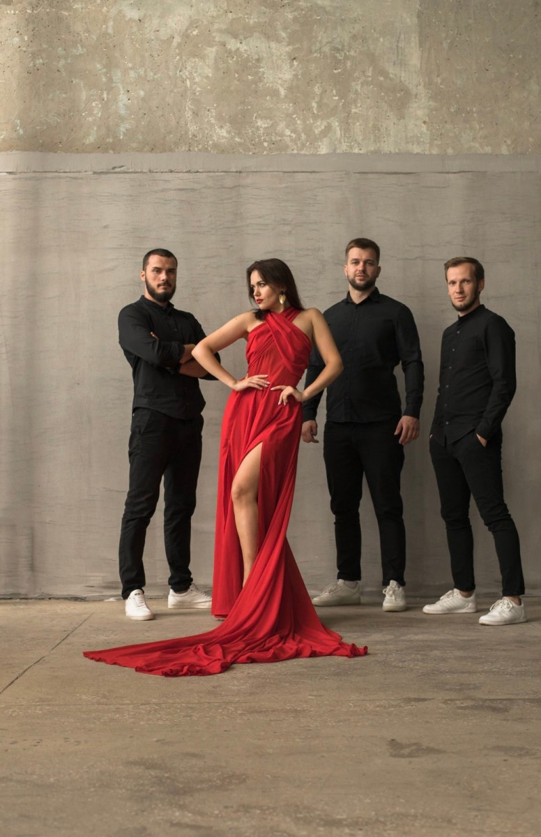 Кавер гурт Energy Band виконує популярні українські та світові хіти на святковій вечірці в Києві