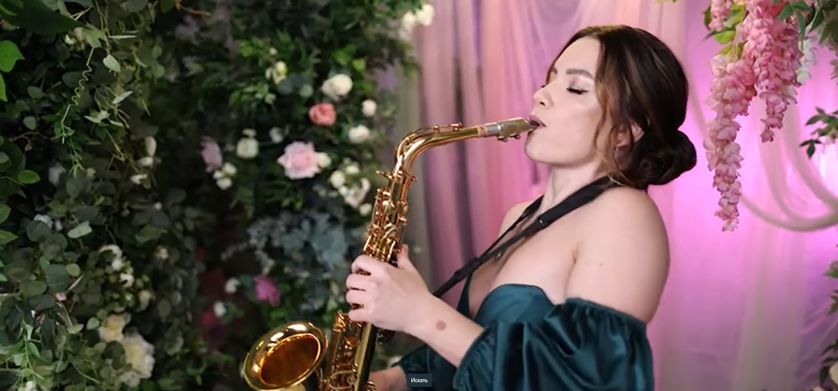 Саксофоніст IVA SAX виконує pop jazz композиції на ювілеї у Києві.